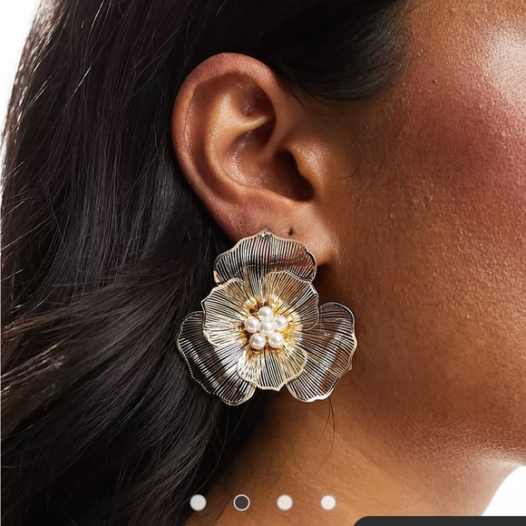 NWOT-Asos Faux Pearl Floral Earrings - Picture 1 of 9